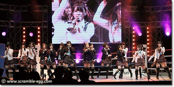 AKB48「スカート、ひらり」ステージ風景