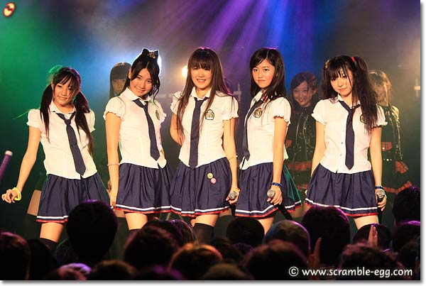 メンバー左からMimori、Ruuna、Mari、Koumi、 Kana