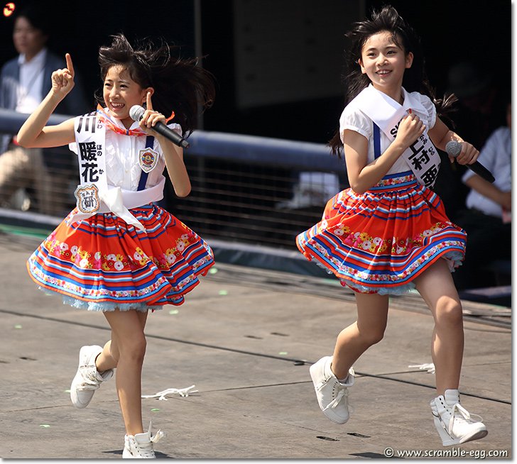 相川暖花、上村亜柚香