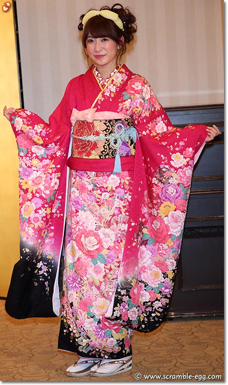 吉田朱里 晴れ着写真