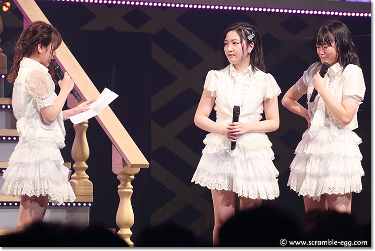 13期生からの手紙を読む篠崎彩奈