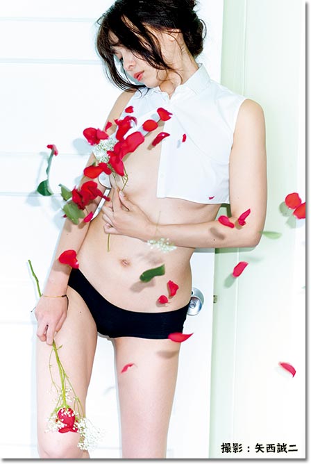 山崎真実 まんまとうそ　ヌード 女性アイドル写真集 山崎真実 写真集 『 まんまとうそ 』 - 書籍