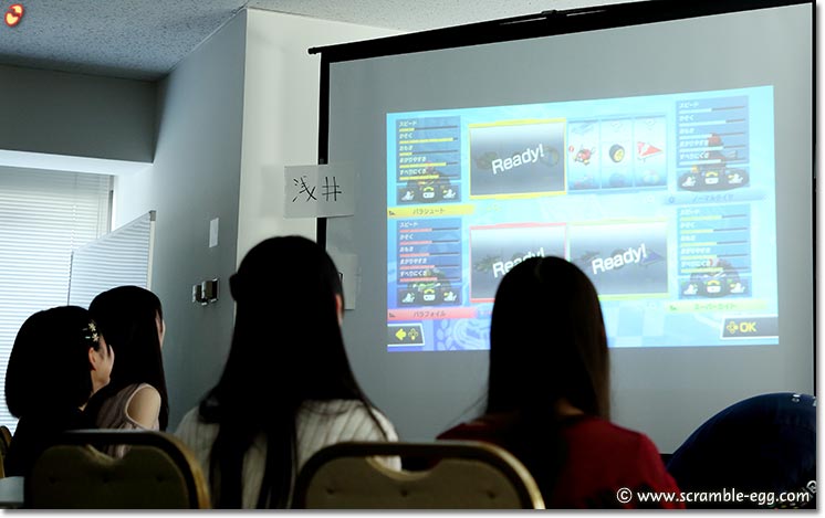 マリオカートをする16期生