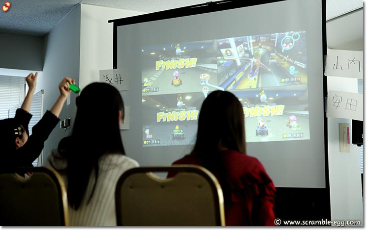 マリオカートをする16期生