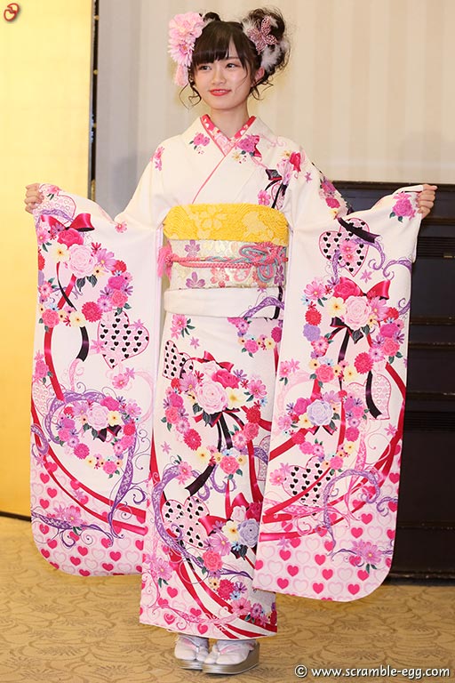 中井りかの振り袖写真