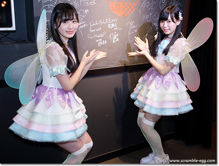 カフェの壁にサイン