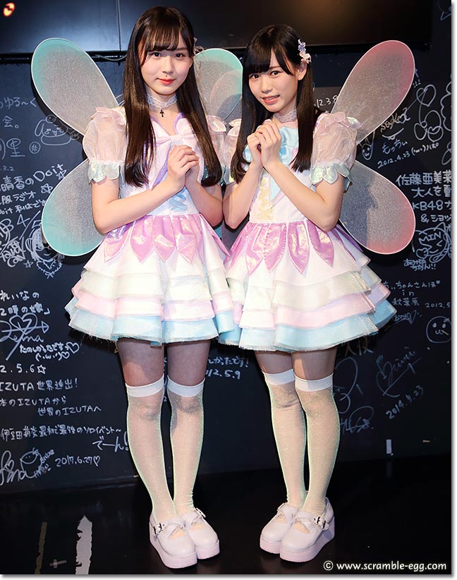 ポーズをとるfary w!nk