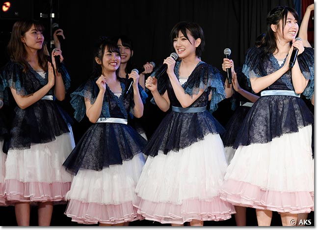 岡田奈々速報発表の様子