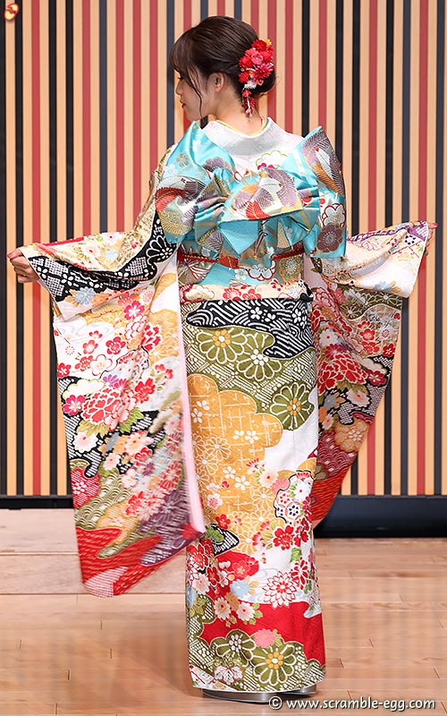 市川愛美 後ろ姿