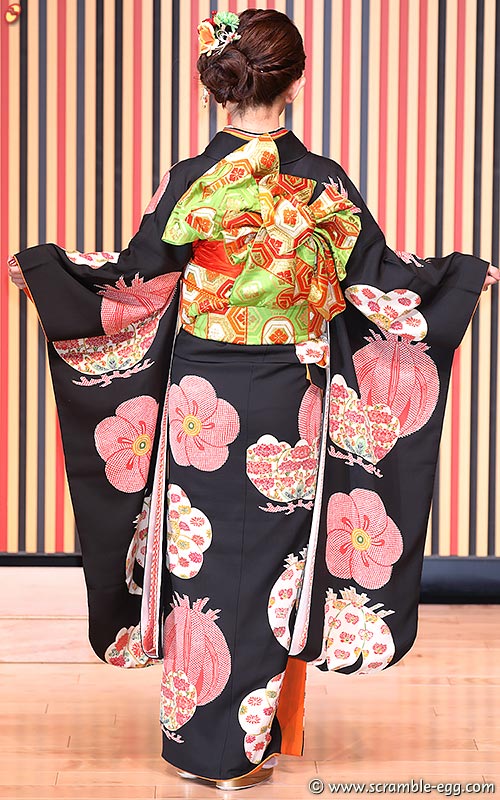 大竹ひとみ 後ろ姿