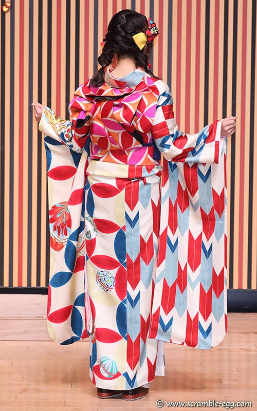 松岡はな 後ろ姿