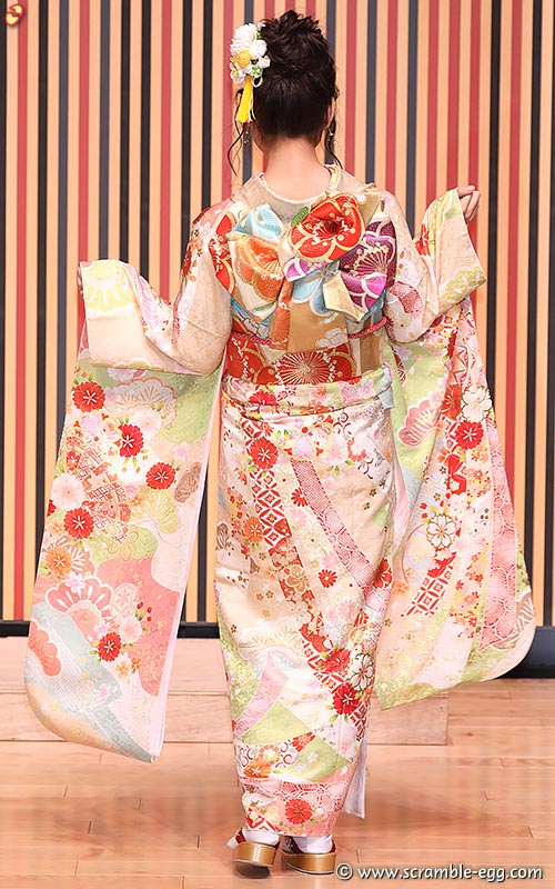 坂本夏海 後ろ姿