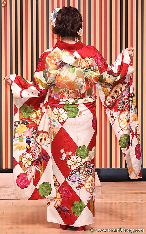 西澤瑠莉奈 後ろ姿