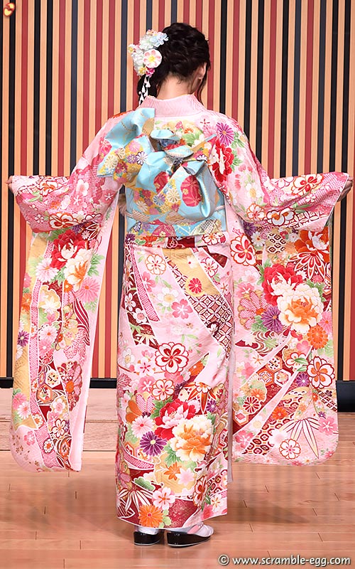 溝渕麻莉亜 後ろ姿