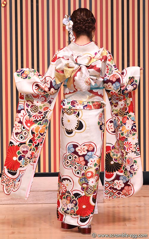 小嶋花梨 後ろ姿