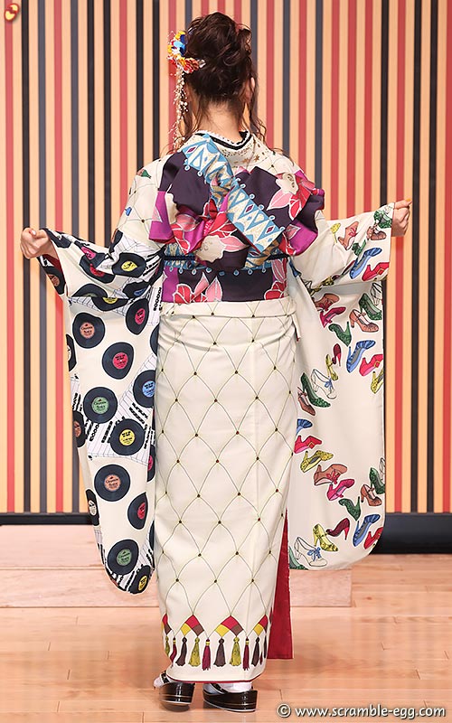 松本慈子 後ろ姿