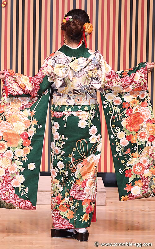 入内嶋涼 後ろ姿