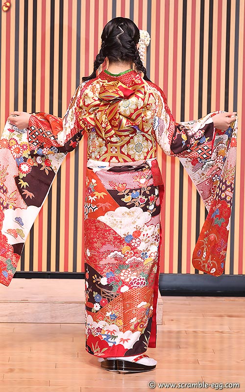 矢野帆夏後ろ姿